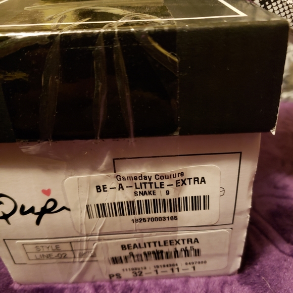 Snake skin patterned shoes - Picture 2 of 3